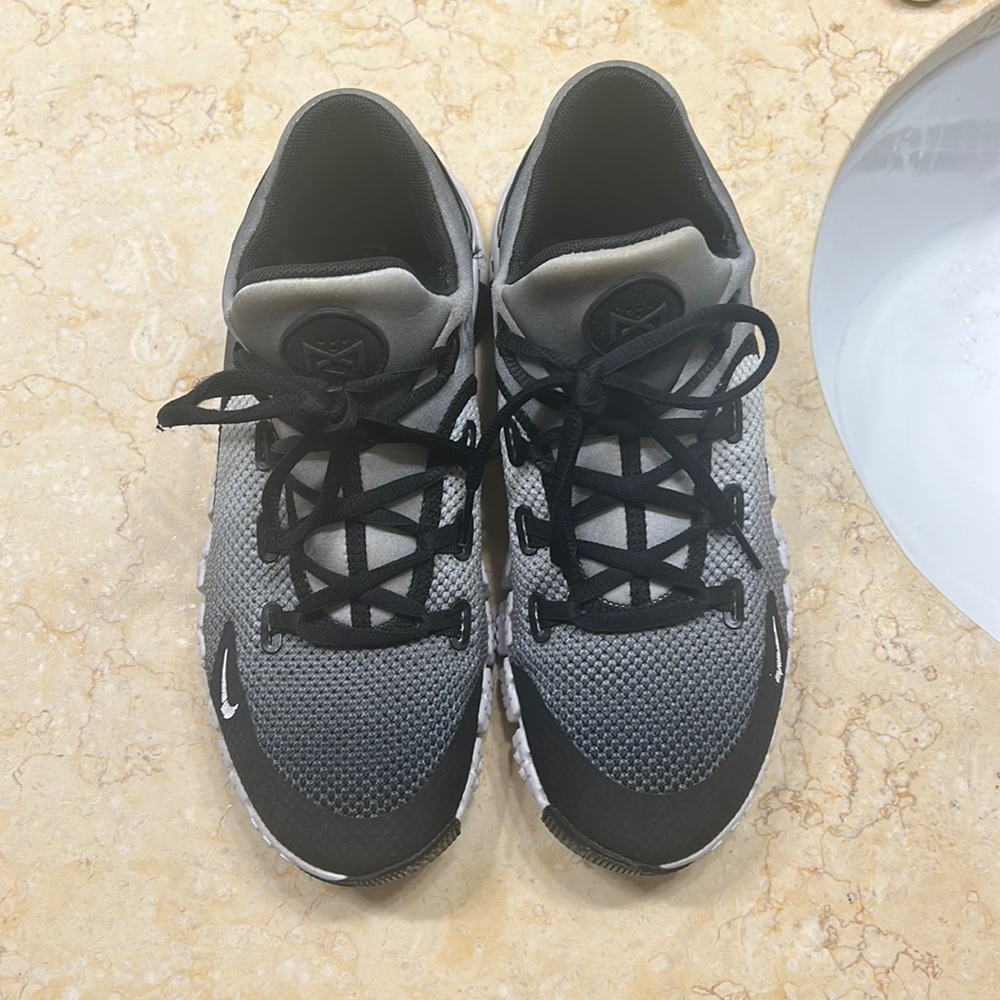 Black and white gradient Nike Metcon